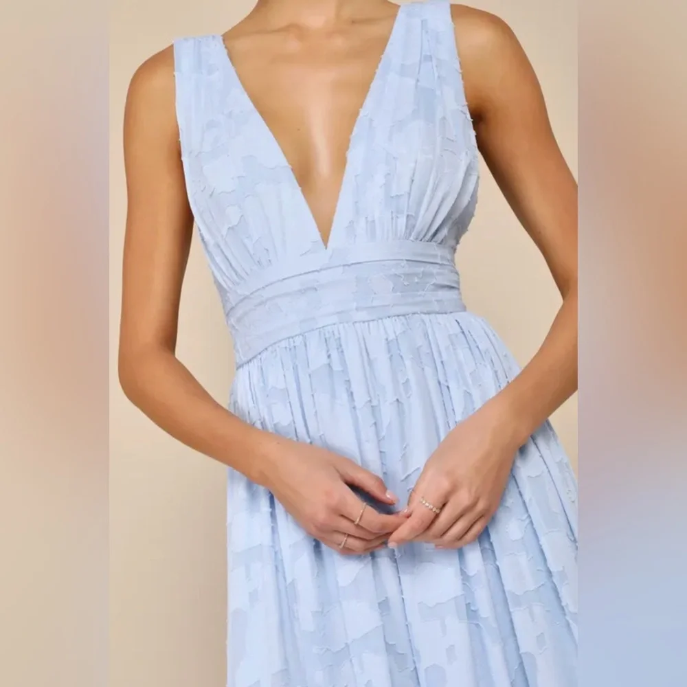 Elegant Light Blue V-Neck Maxi Dress with High Slit - Picture 2 of 6